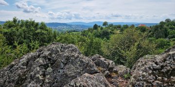 Prima ediție a Zilei Vulcanilor în Maramureș: „Povestind despre vulcani”, la Bulbucul Mare din Șurdești