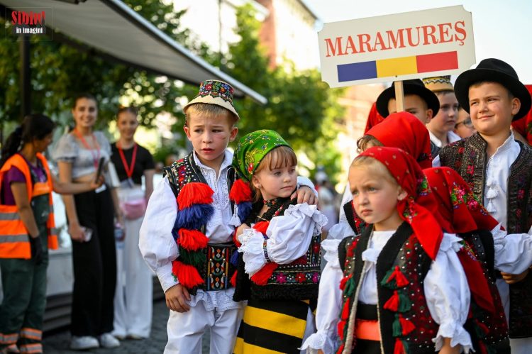 „Merg pe Iza, vin pe Mara” – Tradiția maramureșeană cucerește Sibiul la „Cântecele Munților”