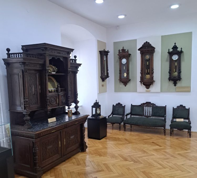Expoziția de ceasuri revine la Muzeul Județean de Istorie și Arheologie