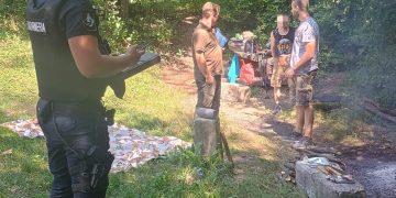 Lacul Firiza: “vânătoare de păturici” și palatele nepedepsite