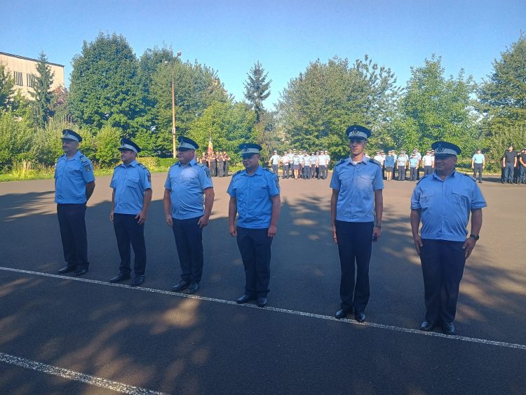 Ceremonial de avansare în grad a 3 ofiţeri şi 8 subofiţeri la IJJ Maramureş