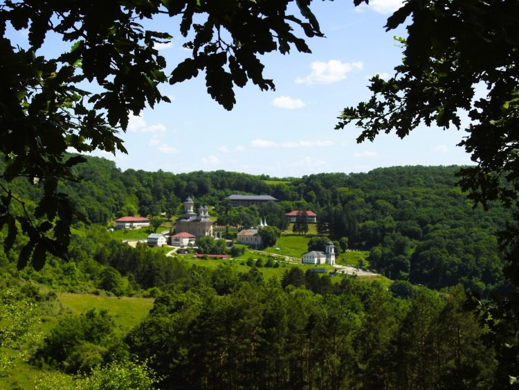 Prima ediție a Pelerinajului Tinerilor, de la Mănăstirea Rohia la Mănăstirea Nicula