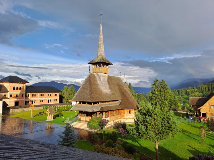 Mănăstirea Pietroasa din Borşa își serbează hramul