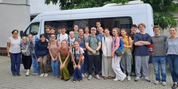 Microbuz școlar primit donație pentru copiii din comunitatea Pirită