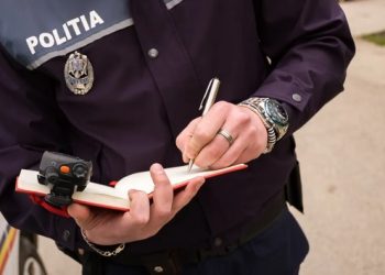 Ordin de protecţie provizoriu, emis împotriva unei sighetence de 19 ani care a distrus ușa apartamentului fostului concubin