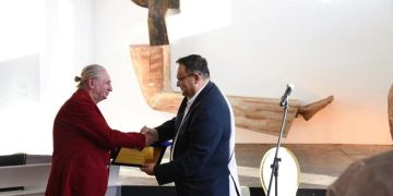 RECUNOȘTINȚĂ: Mircea Roman, decorat pentru contribuția de afirmare a Maramureșului și a României în spațiul cultural internațional