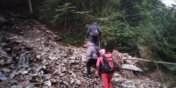 Trei ucraineni aflați pe munte de mai multe zile, coborâți în siguranță de salvamontiștii maramureșeni