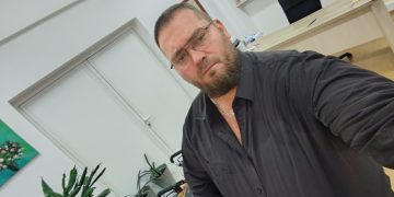 Mesaj de început de an universitar de la profesorul Raul Drența: „Succesul nu se măsoară în note, ci în cine ajungeți să fiți”