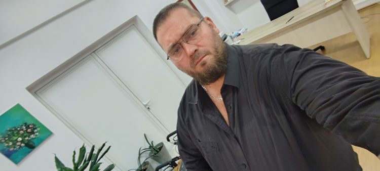 Mesaj de început de an universitar de la profesorul Raul Drența: „Succesul nu se măsoară în note, ci în cine ajungeți să fiți”