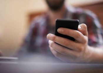 Atenție! Două persoane au fost înșelate cu sume considerabile de bani după ce au comunicat unor necunoscuți datele cardurilor bancare