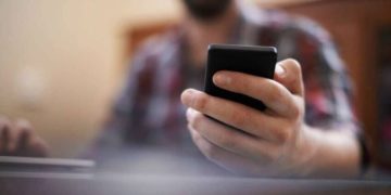 Atenție! Două persoane au fost înșelate cu sume considerabile de bani după ce au comunicat unor necunoscuți datele cardurilor bancare