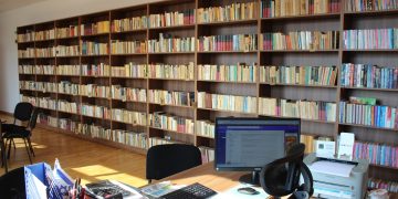 Biblioteca comunală din Fărcașa, redeschisă pentru public