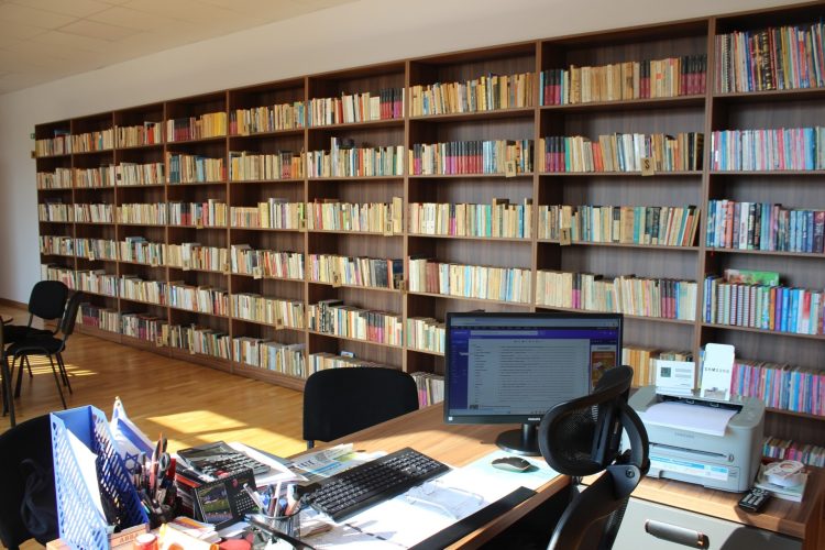 Biblioteca comunală din Fărcașa, redeschisă pentru public
