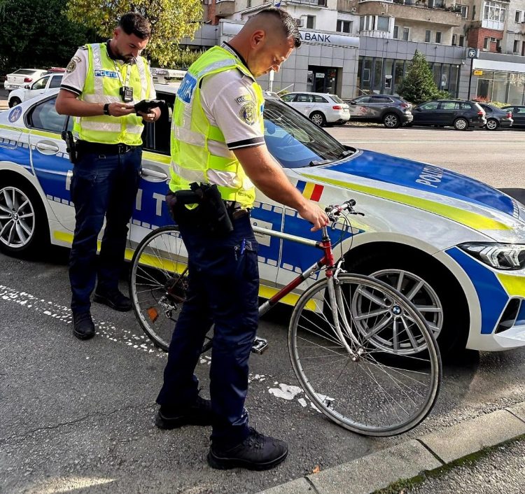 Biciclist sancționat. Circula pe bd. Traian băut și fără a avea mâinile pe ghidon