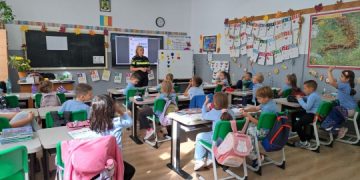 Activități educativ-preventive ale polițiștilor alături de elevii de la Școala Gimnazială din Recea