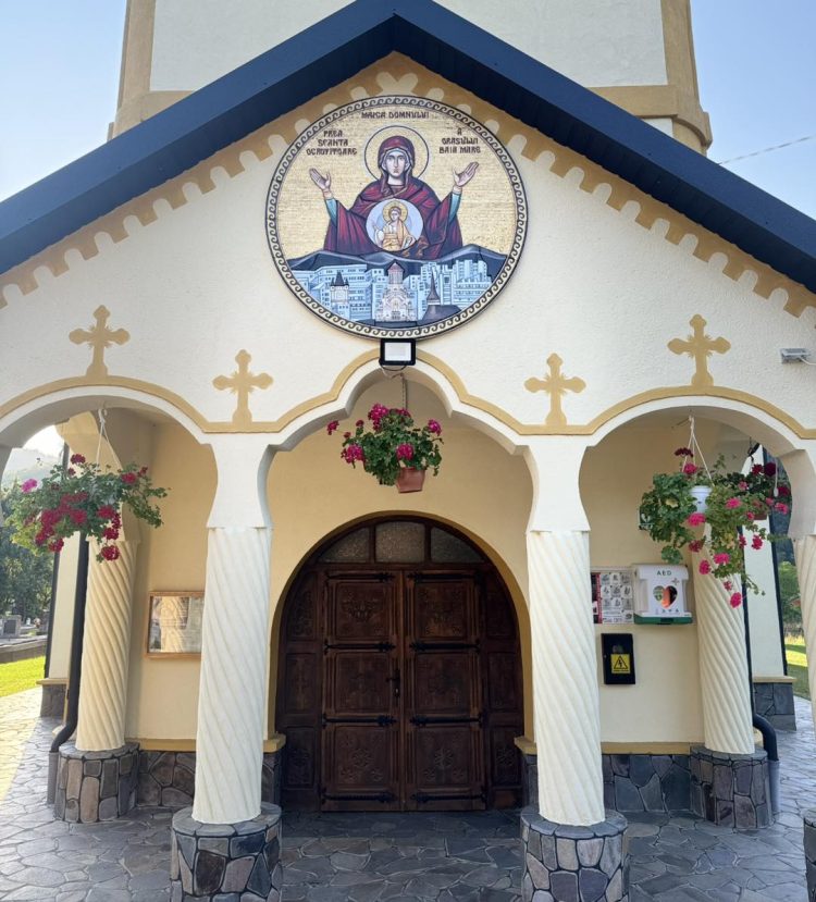 Hram la Biserica Nașterea Maicii Domnului din Ferneziu