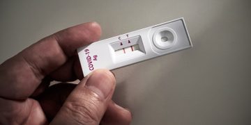 Val de Covid în această toamnă. Care sunt simptomele infecției