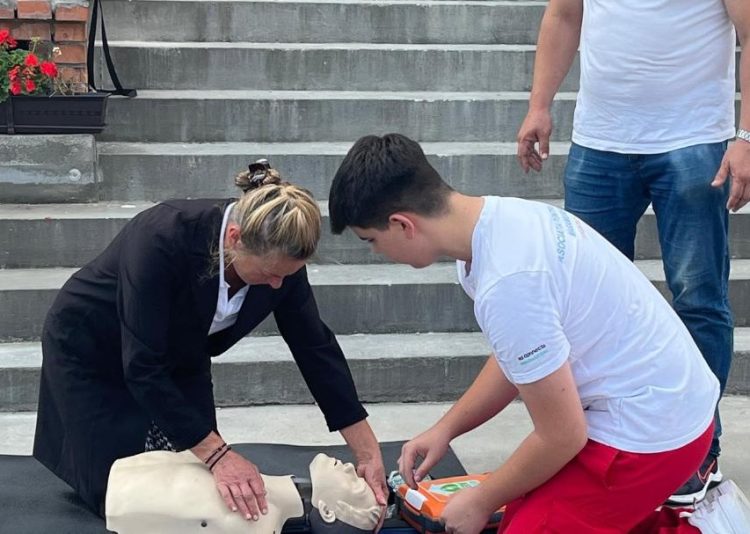 Unde au loc următoarele sesiuni gratuite de instruire dedicate utilizării defibrilatoarelor automate externe