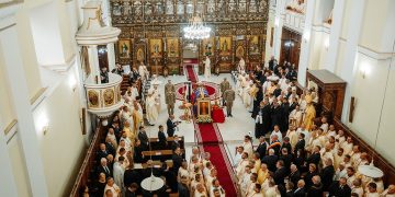 Preasfințitul Părinte Vasile, alături de peste 60 de preoți din Eparhia de Maramureș, la funeraliile Preafericitului Părinte Cardinal Lucian Mureșan