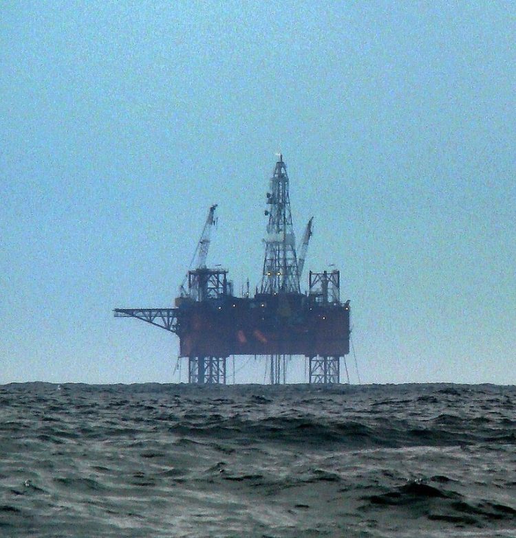 Avioane de vânătoare ruseşti au pătruns în zona de securitate a unei platforme de foraj din Marea Baltică