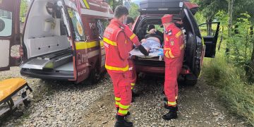 Borșa. Bolnav cu diabet și cu gangrenă la picior, transportat cu ajutorul salvamontiștilor