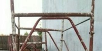 Un bărbat a căzut de pe o schelă, de la înălțime, în localitatea Bârgău