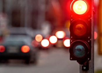 A pătruns în intersecție pe roșu, apoi a fost condus la spital pentru prelevarea mostrelor biologice de sânge