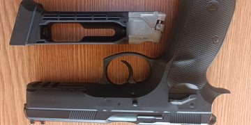 Trei mandate de percheziție domiciliară la Petrova, în urma unor postări pe rețelele de socializare