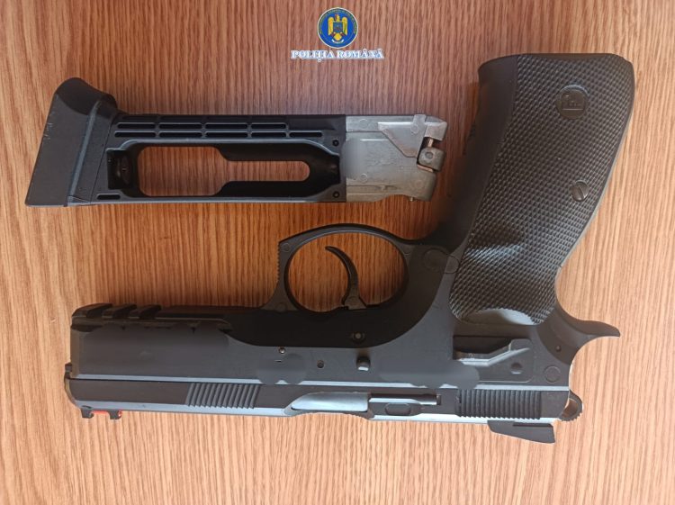 Trei mandate de percheziție domiciliară la Petrova, în urma unor postări pe rețelele de socializare