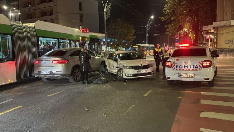 FOTO: Carambol pe Strada Culturii!