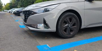 Puține, dar și acelea pe bani! Parcări cu plată pe două străzi din Baia Mare