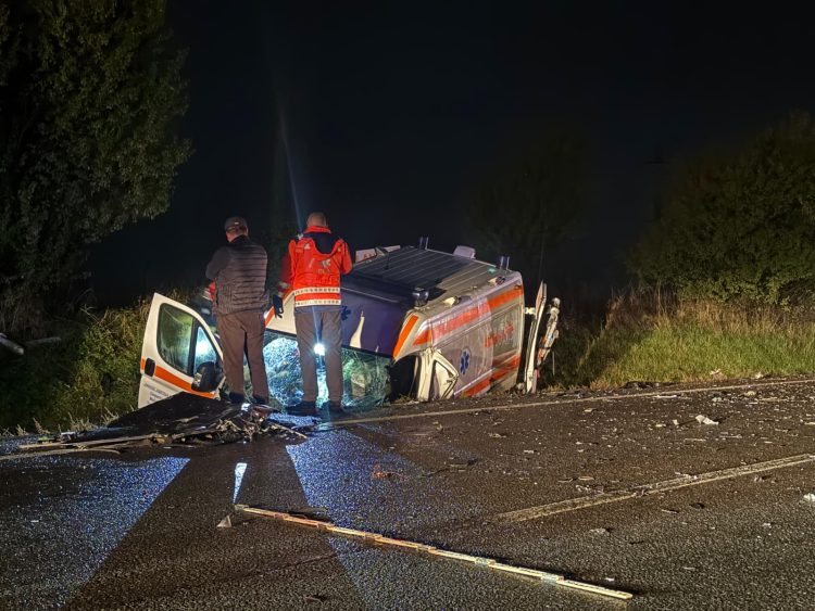 Apel urgent pentru donare de sânge: ambulanțierul rănit grav în accidentul de pe DN1, între Huedin și Șaula, are nevoie de ajutor