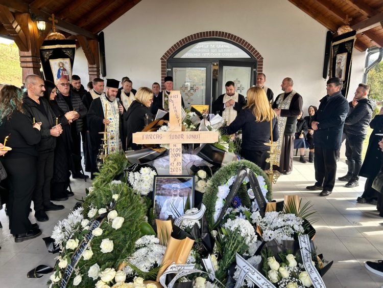 Slujbă de prohodire pentru tânărul student Fărcaș Tudor Ionuț. DUREROS