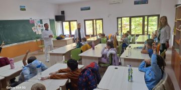 Educație pentru sănătate, la Centrul Rivulus Pueris. Elevii băimăreni învață despre importanța îngrijirii dinților
