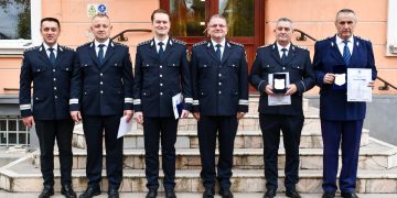 Emoţie şi recunoştinţă la IPJ Maramureş. Patru poliţişti îşi încheie misiunea în slujba legii