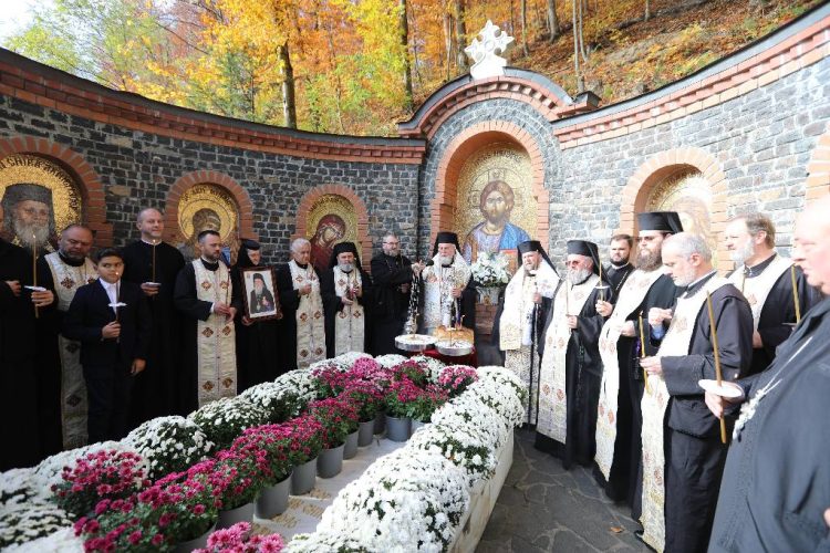 FOTO: Lacrimi grele la Mănăstirea Rohia. 9 ani fără Înaltpreasfințitul Părinte Arhiepiscop Justinian