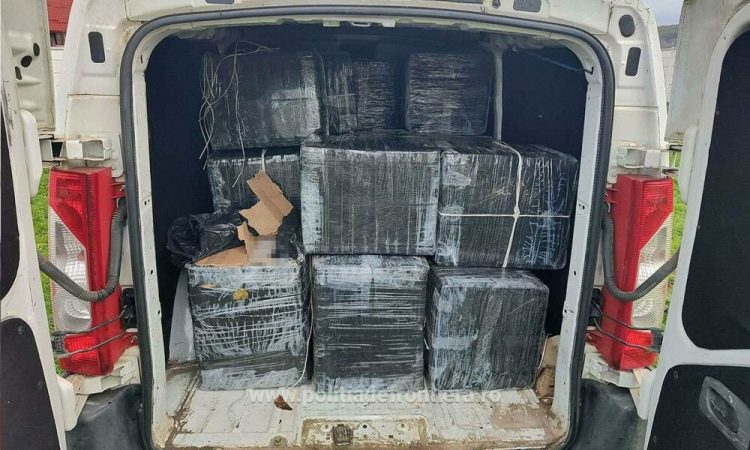 Ce au descoperit polițiștii din Maramureș într-o dubă urmărită în trafic. Valoarea mărfii depășește 100.000 de euro