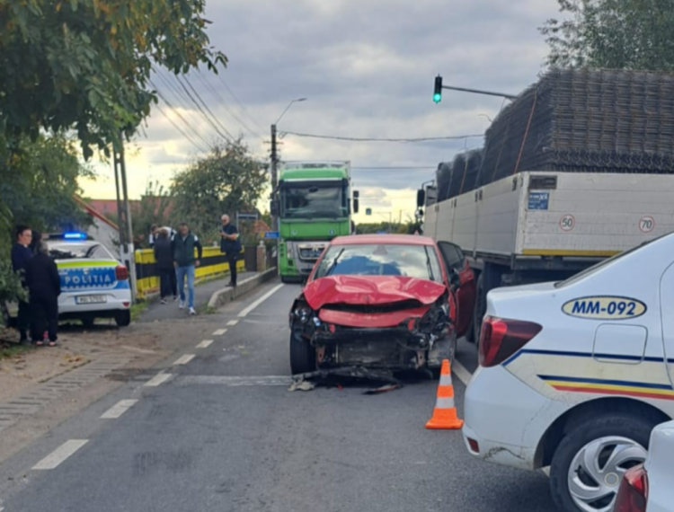 ACCIDENT GRAV PE DC 1C ÎN TĂUȚII MĂGHERAUȘ – TREI AUTOTURISME IMPLICATE, TRAFIC BLOCAT