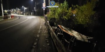 Accident în toiul nopții la Sighetu Marmației. O autoutilitară s-a răsturnat după ce a rupt balustrada unui pod