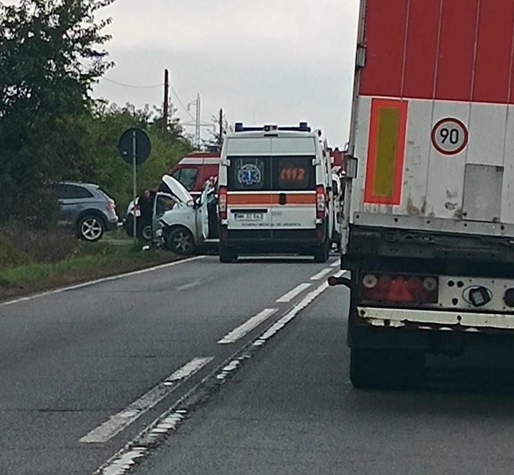 Accident rutier pe strada Europa. Cinci victime au ajuns la spital. Varianta de la Clubul Văcarilor este blocată