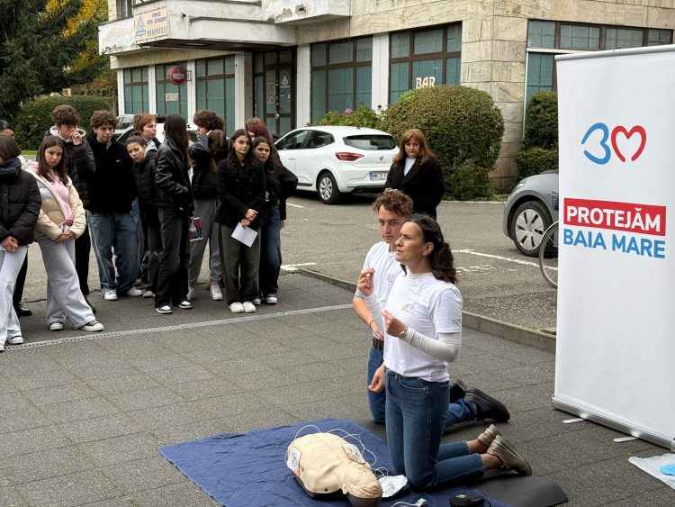 Campania „Fii Pregătit să Salvezi Vieți”: cursuri gratuite de instruire pentru utilizarea defibrilatoarelor automate externe. GALERIE FOTO