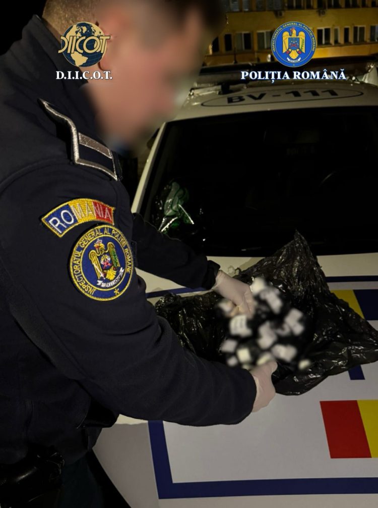 Pasager în „Uber” cu zeci de grame de cannabis în bagaj. Unde l-au oprit mascații