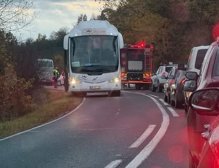 Ce spune poliția despre coliziunea în lanț de pe DN18B, între Groși și Dumbrăvița, cu trei autoturisme implicate