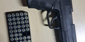 Armă neletală deținută fără drept, identificată în timpul controlului unui vehicul la Rogoz