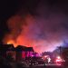 Flăcări uriașe în Săsar: o locuință și o șură distruse într-un incendiu puternic