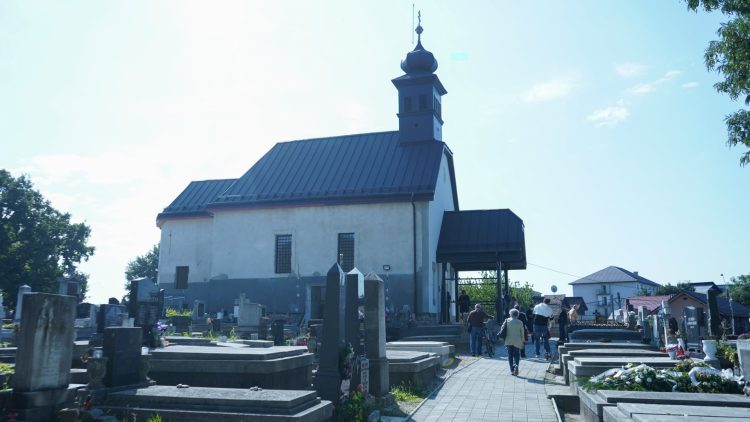 Luminații. Sfinte liturghii pentru cei răposați, celebrate la Capela Sfânta Rozalia din Baia Mare