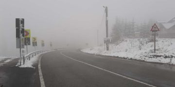 Vânt, ninsori temporar viscolite la altitudini de peste 1700 m și vreme rece în următoarele zile