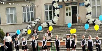 Ei ne închid școlile, noi le deschidem granițele