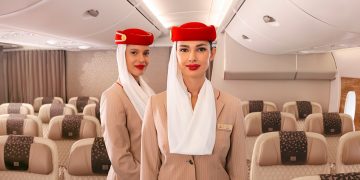Fly Emirates caută stewardese. Urmează recrutări în trei orașe din România