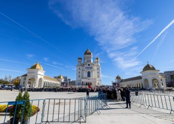 După 11 zile legate, la miezul nopții, închinarea credincioșilor în Sfântul Altar al Catedralei Naționale se încheie